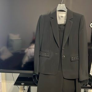 Suit set Tahari size 4P